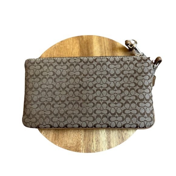 Coach Signature Clutch Wrislet Wallet - Picture 2 of 4
